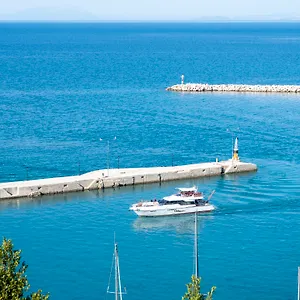 Faro Del Porto Apartment Poros (Kefalonia)